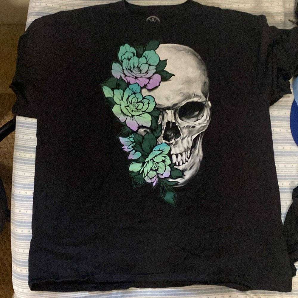 Men’s Large Dom Skulls Colorful Flowers Graphic Men’s black short sleeve shirt